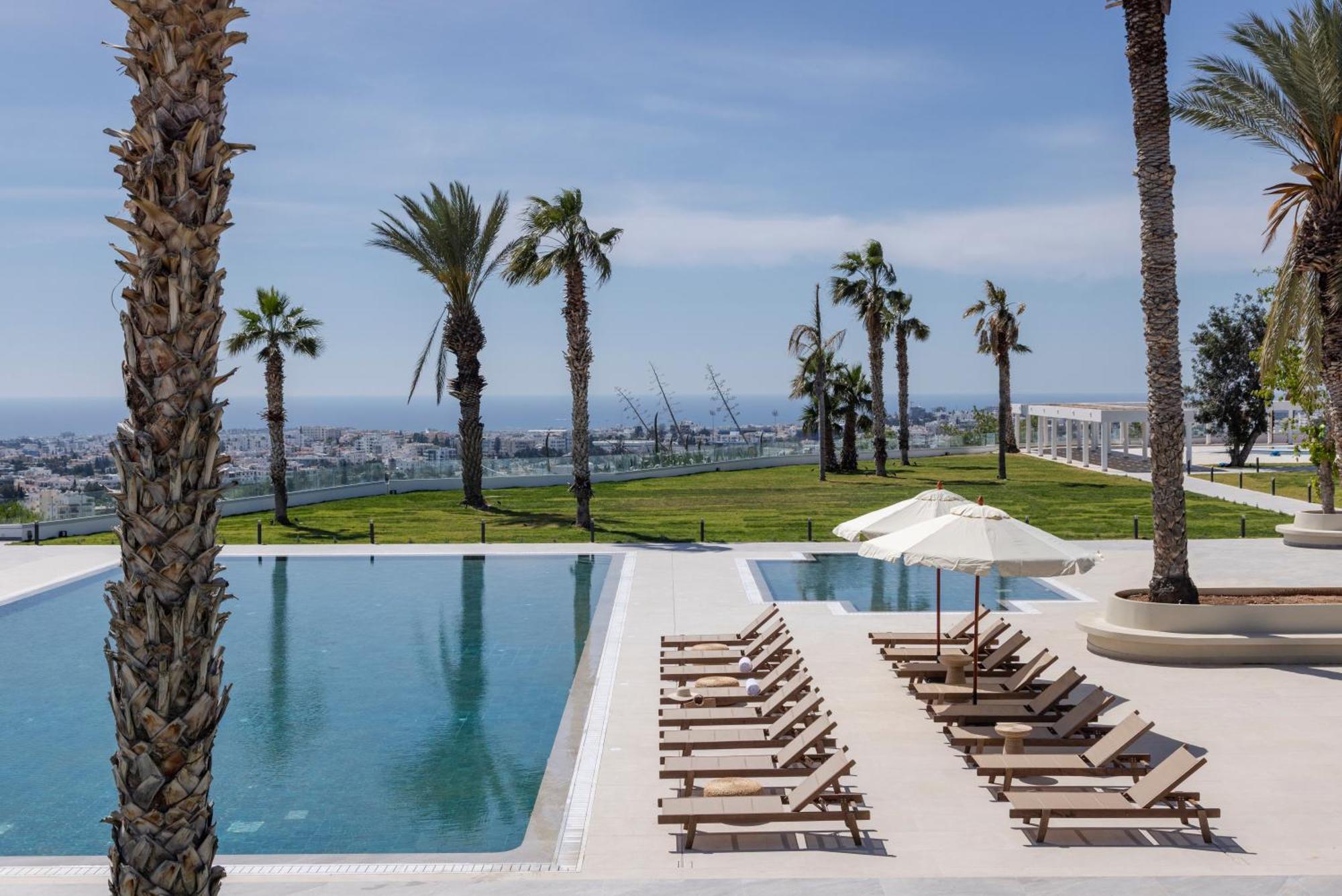 Hills & By Brown Hotel 4*