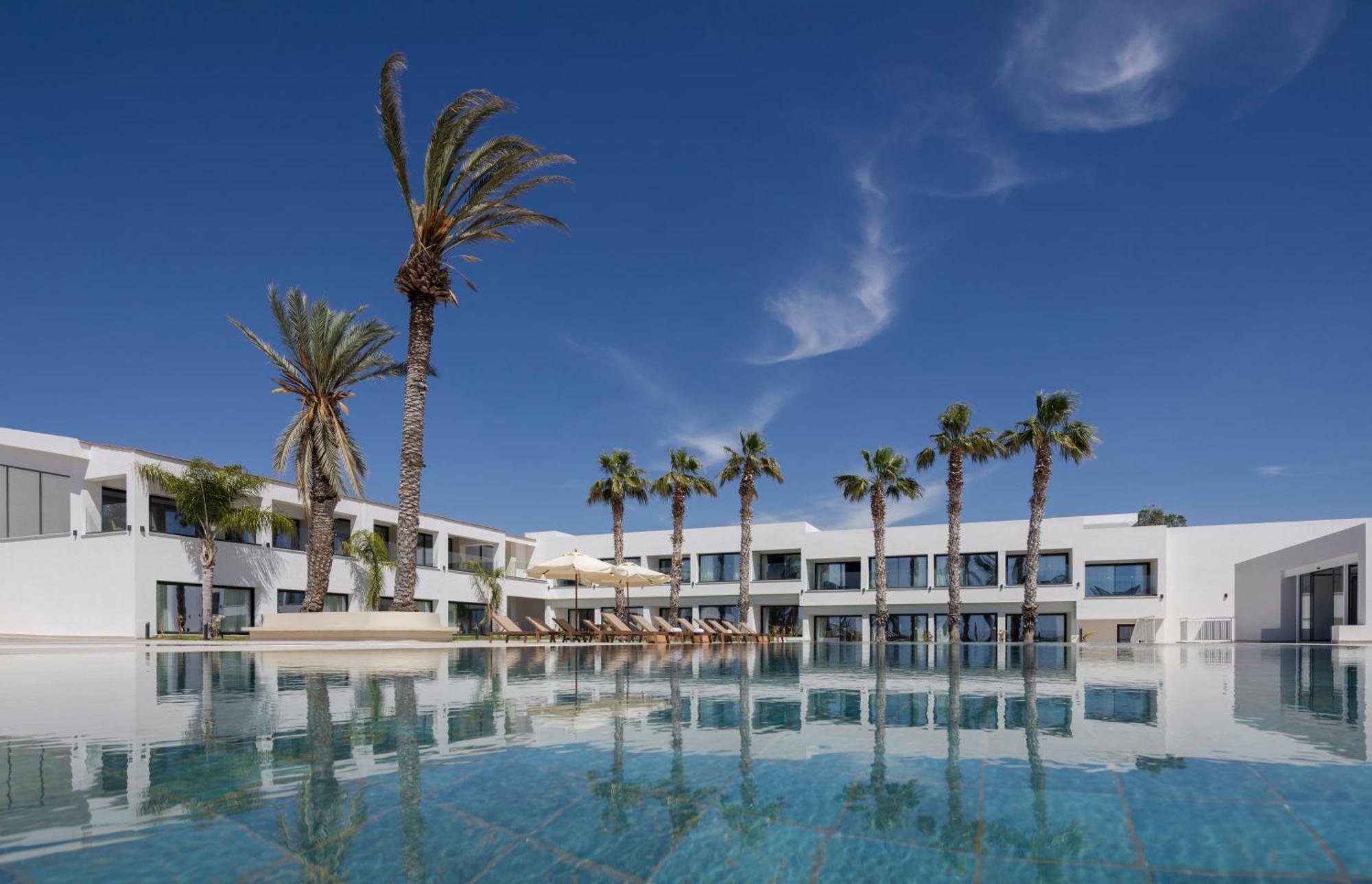 Hotel Hills & By Brown 4*